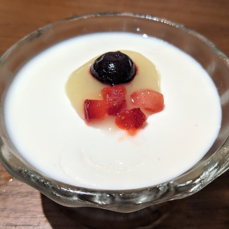 杏仁プリン(十勝ハーブ牛ホルモン MONMOM)