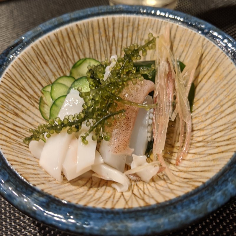 シロイカゲソ、海ぶどう土佐酢和え(鮨と酒 魚伸)