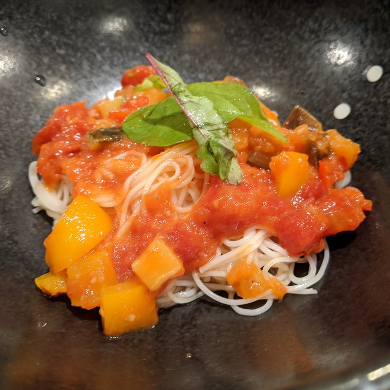 夏野菜のトマトそうめん(Sake&Daidokoro Te.Mari)