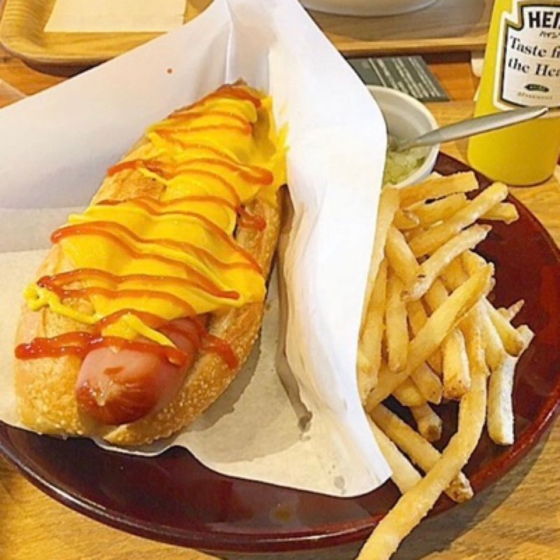 天然酵母パンのチェダーチーズドッグ&ポテト(ブン カフェ×エ プロント 文化学園店)