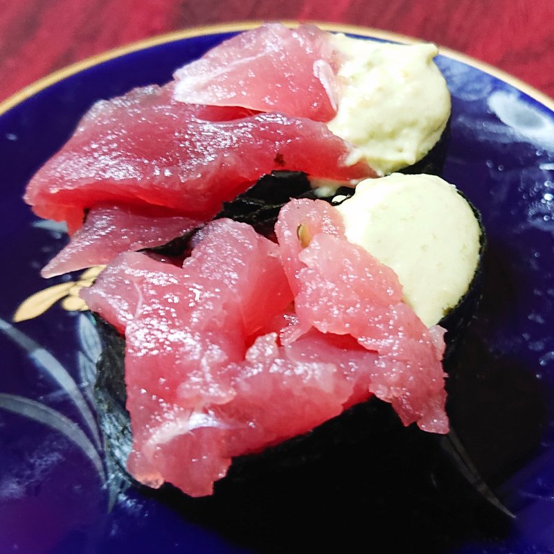 まぐろアボカド軍艦(回転寿司みさき 蒲田西口店)