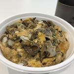 牛すじ卵とじ丼(手打ち蕎麦こんくらい)