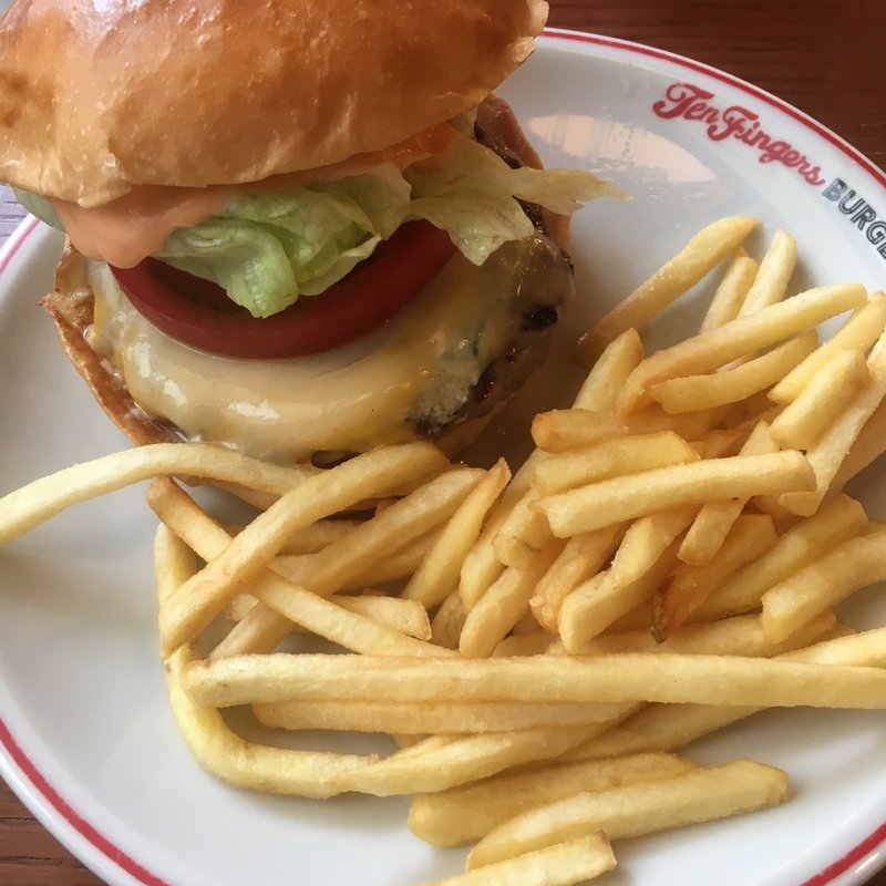 チェダーチーズバーガー(テンフィンガーズバーガー)