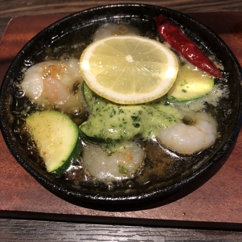 海老と野菜のアヒージョ(ACORN 新宿東宝ビル店)