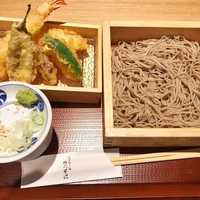  天ぷら5種の 枡そば(江戸切り 助六そば ぬる燗佐藤)