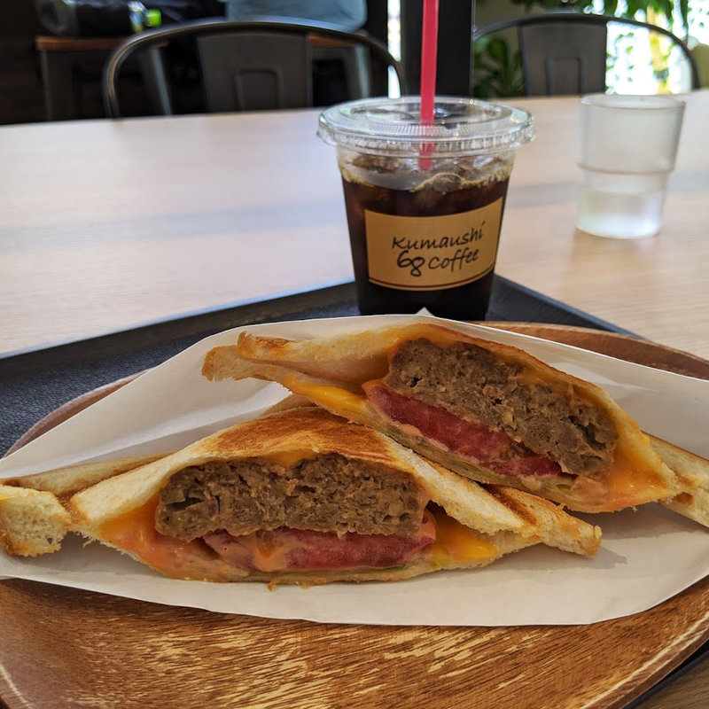 チーズハンバーグホットサンド(北海道 熊牛68珈琲)