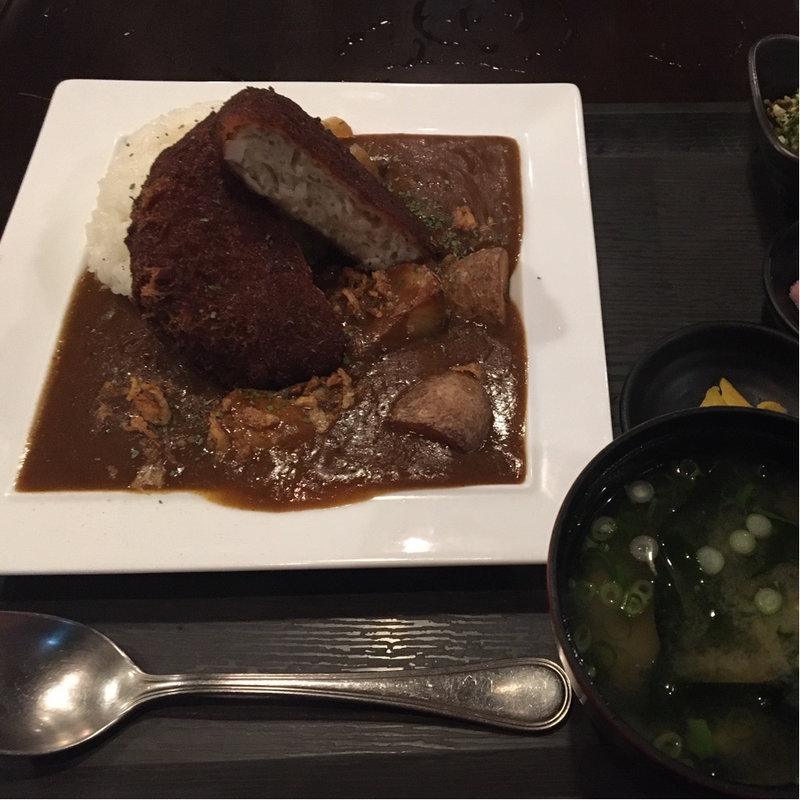 メンチカツカレー(鮮度の極み 魚もつ )