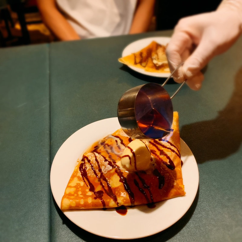 フランボワーズのクレープ(Allez-allez！Du vins！ （アレアレデュヴァン）)