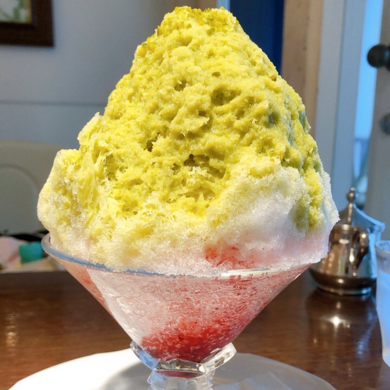 ピスタチオとベリーのかき氷(MELANGE De SHUHARI 広島 （メランジュ ドゥ シュハリ）)