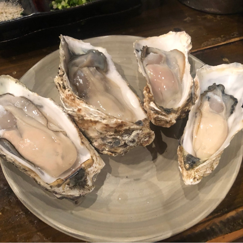 生牡蠣(牡蠣としゅうこと時々かねこ)