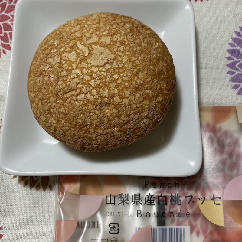 山梨県産白桃ブッセ(シャトレーゼ 御園店)