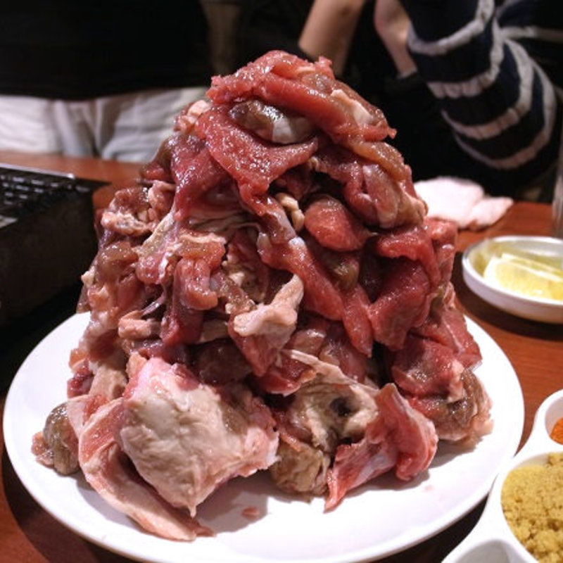 羊の足の丸焼き（烤羊腿） 後腿(小城)