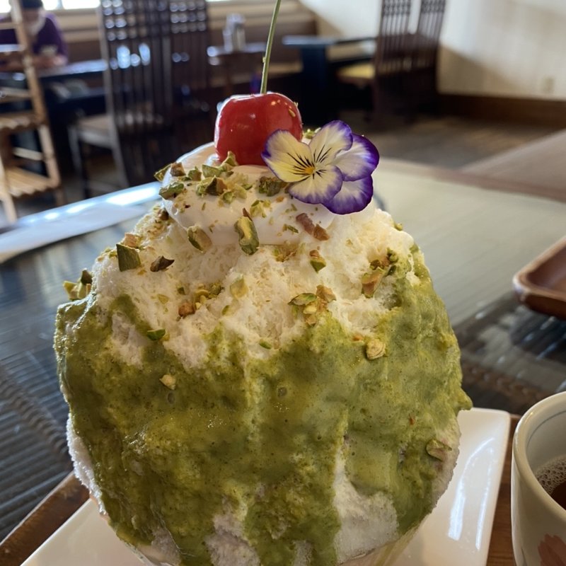 ピスタチオとホワイトショコラ(甘味かふぇ ばりや )