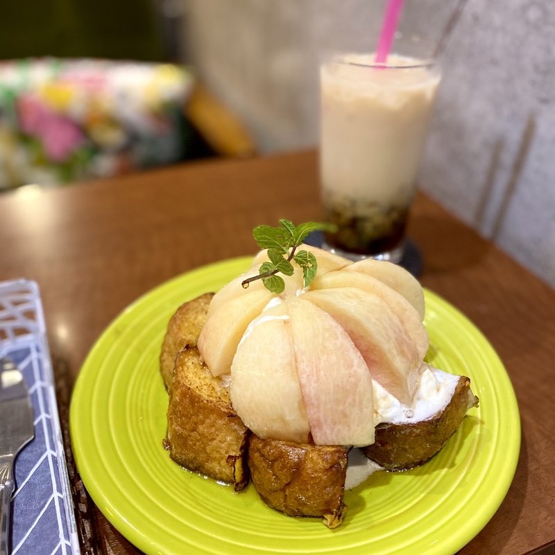 桃だけ乗っけたフレンチトースト(チンクエチェント )