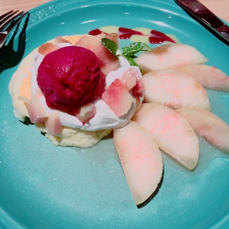 フレッシュ白桃のサマーパンケーキ(むさしの森珈琲)