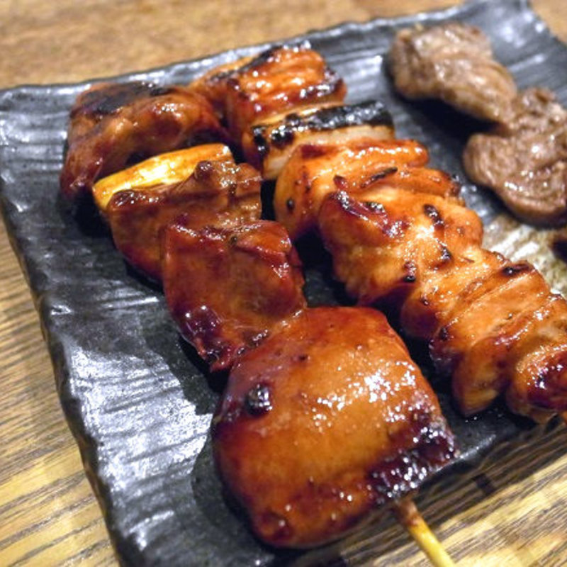 もつ（レバー）、もも（ねぎま）(赤羽のけむり)