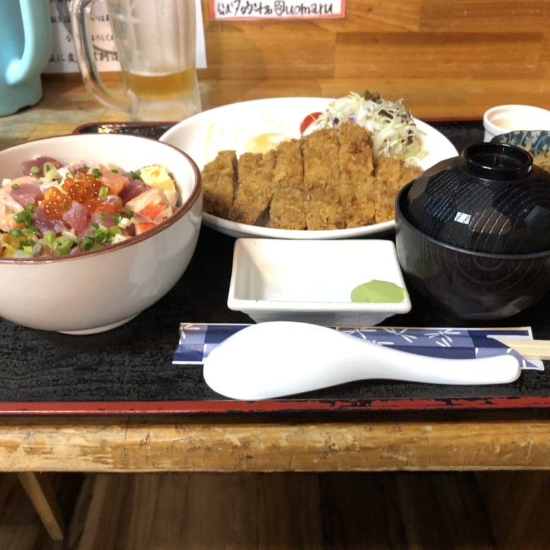 魚まる定食(魚屋直営食堂　魚まる )