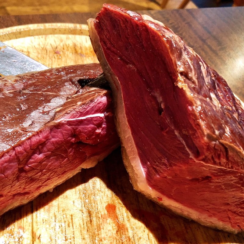 牧草牛食べ放題(肉塊 UNO 虎ノ門店)