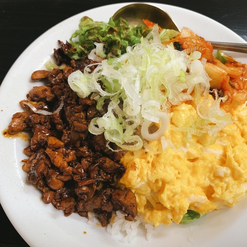 レバー丼(中華茶屋 梁山泊 （チュウカチャヤリョウザンパク）)