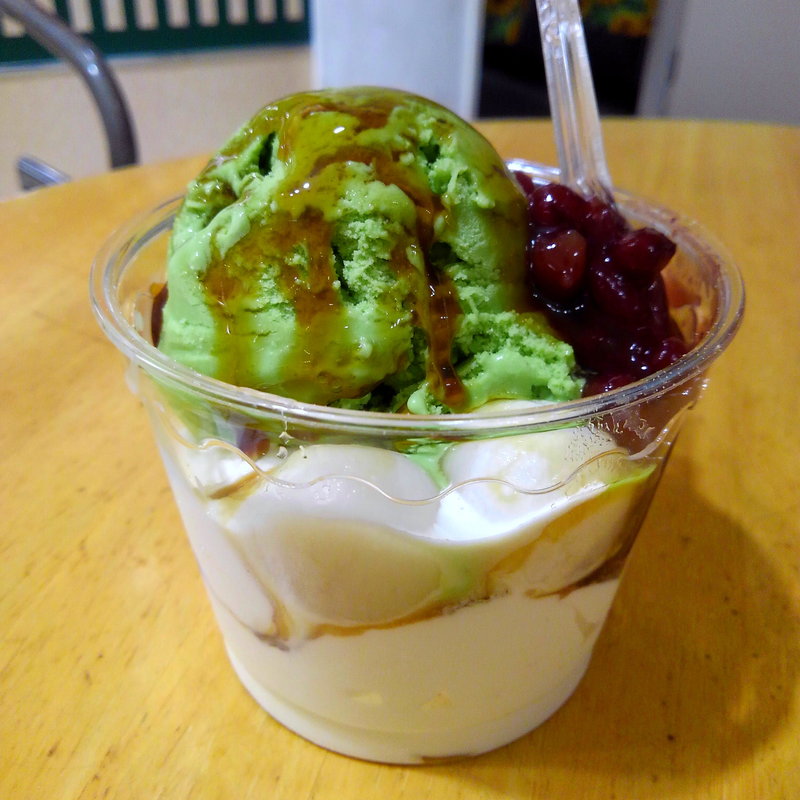 白玉と黒蜜入りサンデー(ルピック )