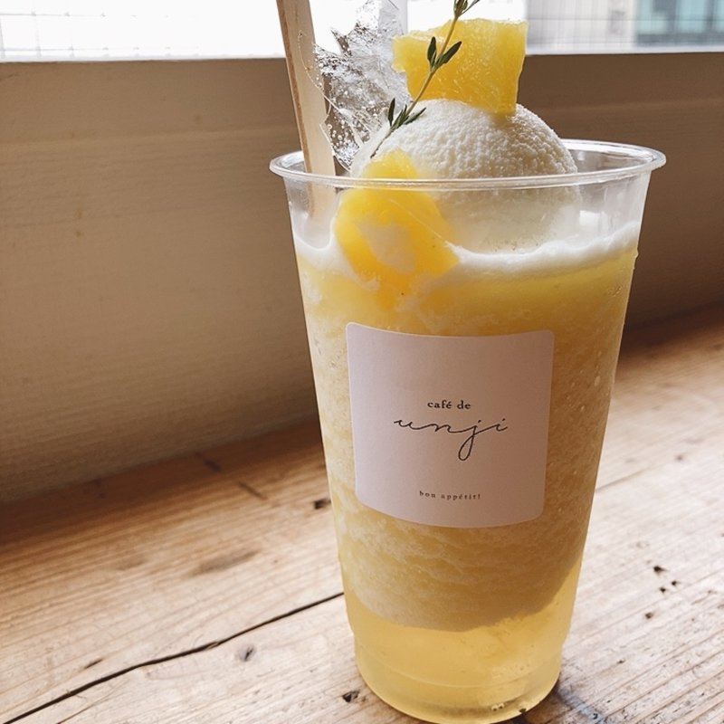 パイナップルとレモングラスのフラッペ(カフェドアンジ)