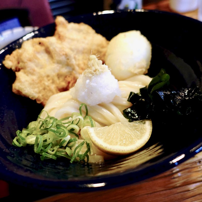 鶏天と半熟玉子天ぶっかけ（冷）(うどん工房 悠々)