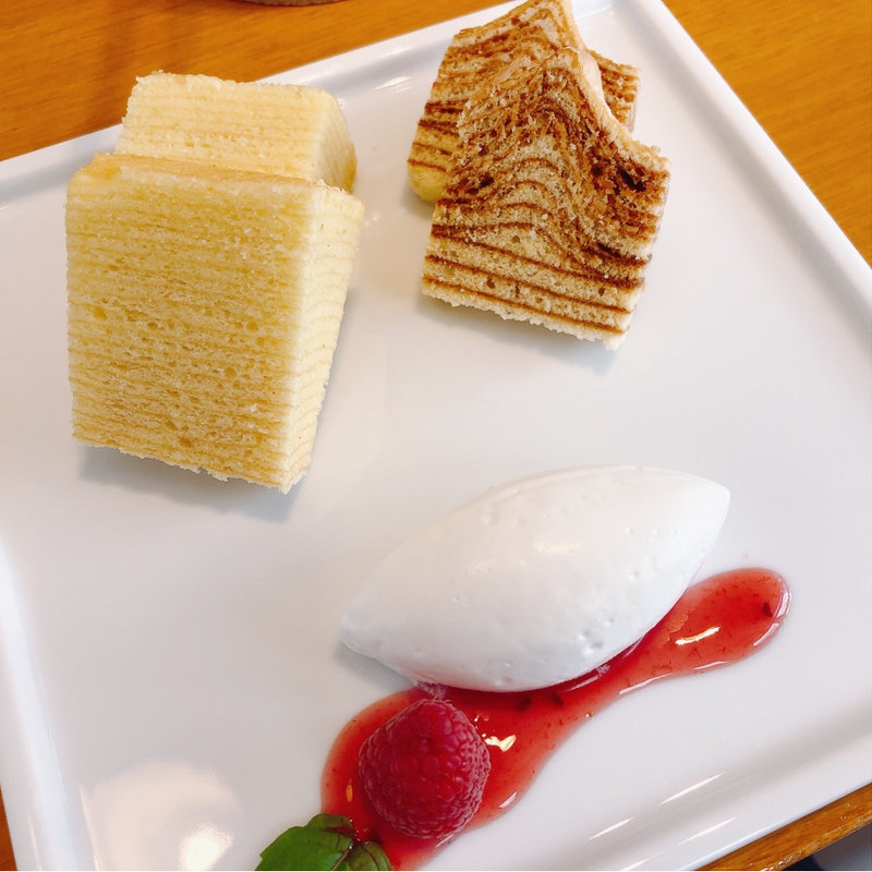 ケーキセット　バームクーヘンナチュラル&クラシック(フラウアツコかやしな 天神本店)