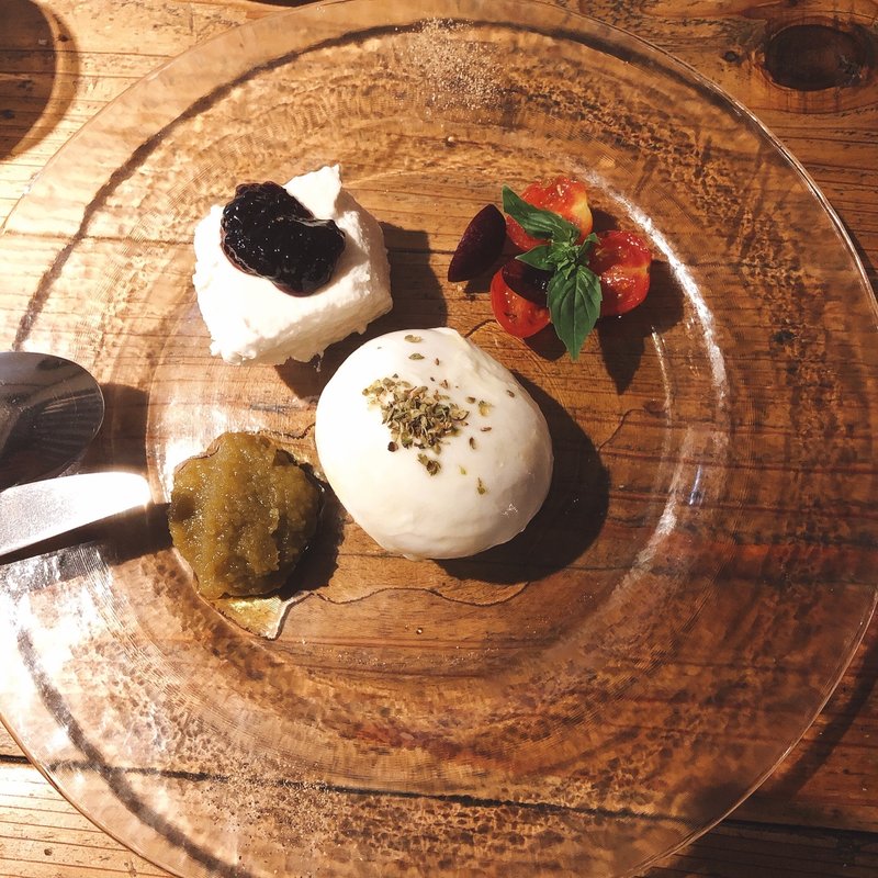 出来たてモッツァレラとリコッタチーズ(Latteria BeBè Kamakura ラッテリアべべ カマクラ)