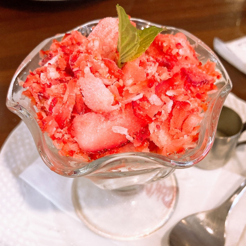 ミニけずり苺パフェ(星乃珈琲店 新宿アルタ店 )