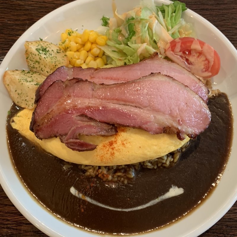 オムカレー（自家製ベーコントッピング)(唯我独尊 岸和田店)