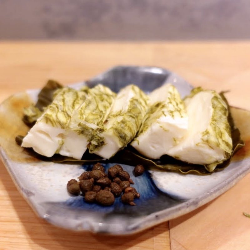 カマンベールチーズの昆布締め(酒呑倶楽部アタル)