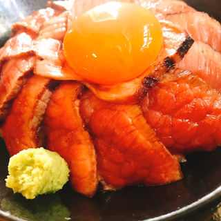 ローストビーフ丼(アカミヤコウシ)