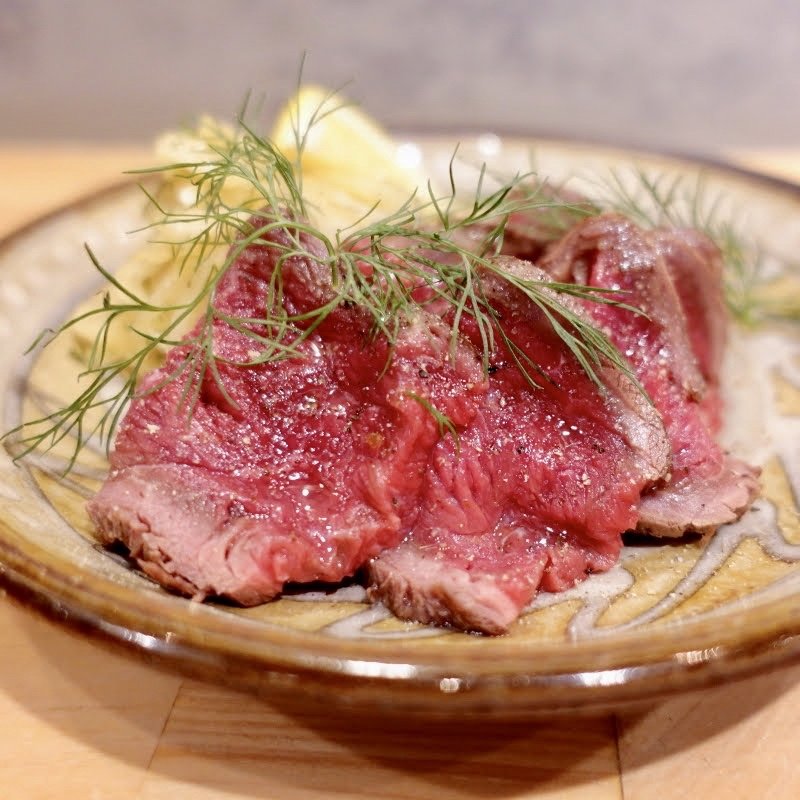 牛たたき(酒呑倶楽部アタル)