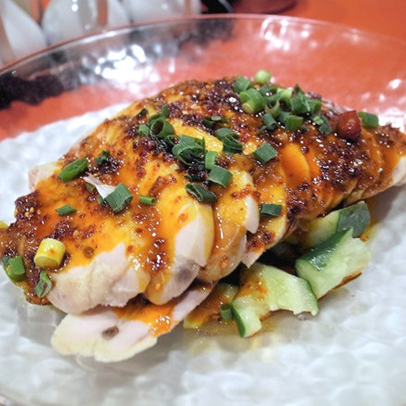 蒸し鶏の特製辛ソース（口水鶏）(永利 池袋本店)