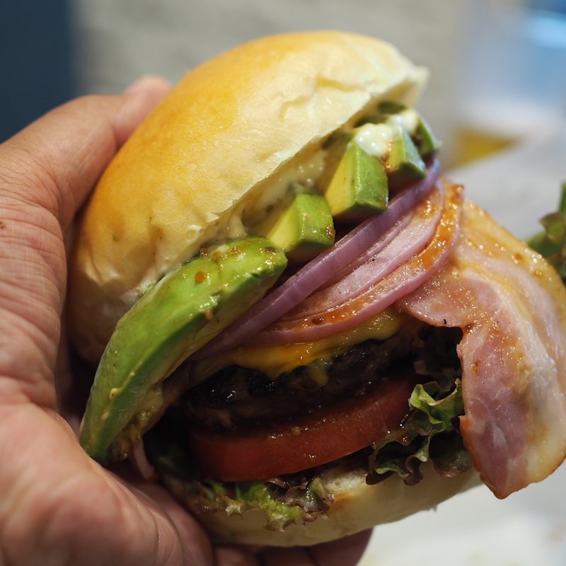 アボカドベーコンチーズバーガー(ALOHA CAFE Pineapple 三田店)