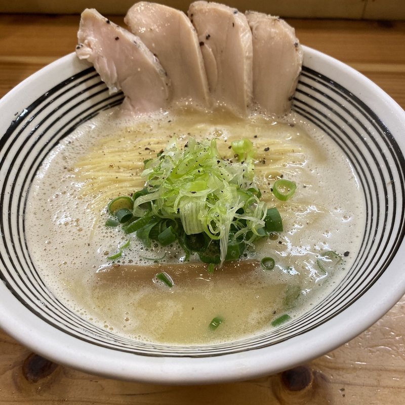 鶏しおらーめん(極麺 青二犀 （ゴクメン アオニサイ）)