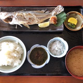 焼魚定食（丸あじ塩焼き）(池田丸 稲村ガ崎店)
