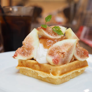 ごろっといちじくのワッフルセット(カフェ　ベリー （カフェベリー）)