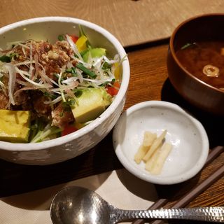 アボカドと若鶏龍田の黒酢香味丼(神楽坂 茶寮 本店)