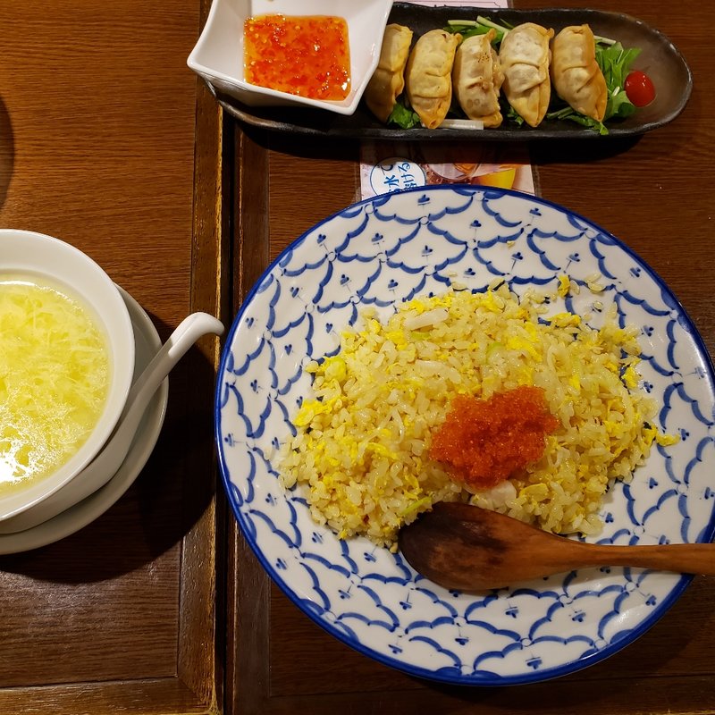 帆立とネギの白出汁チャーハンと揚げ餃子(ロンフーダイニング)