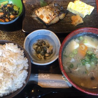 焼魚&豚汁定食(すし土風炉 大井町店)