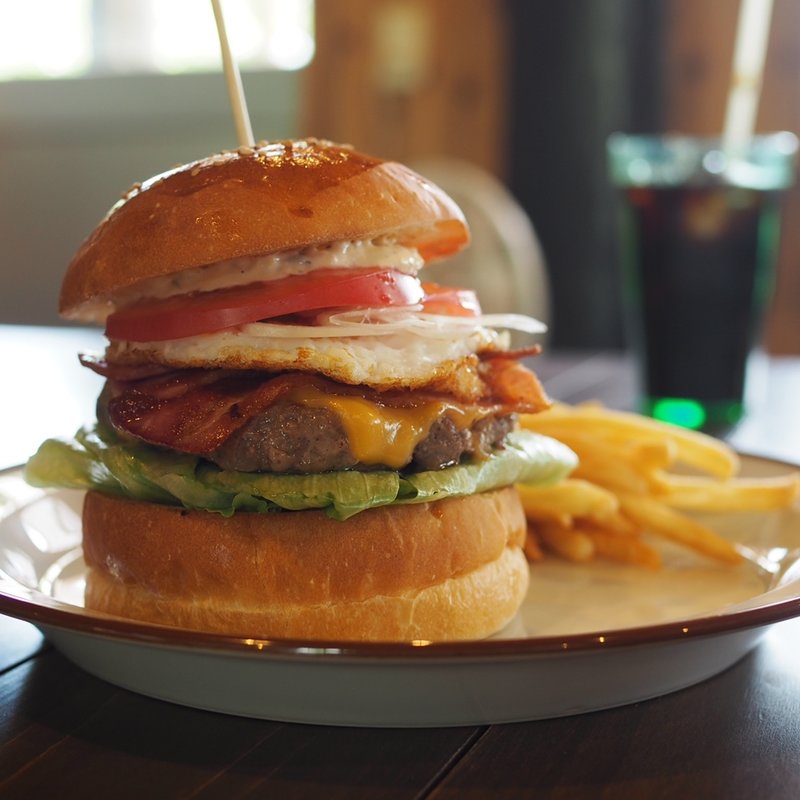 ベーコンチーズエッグバーガー(BENJAMIN BURGER)