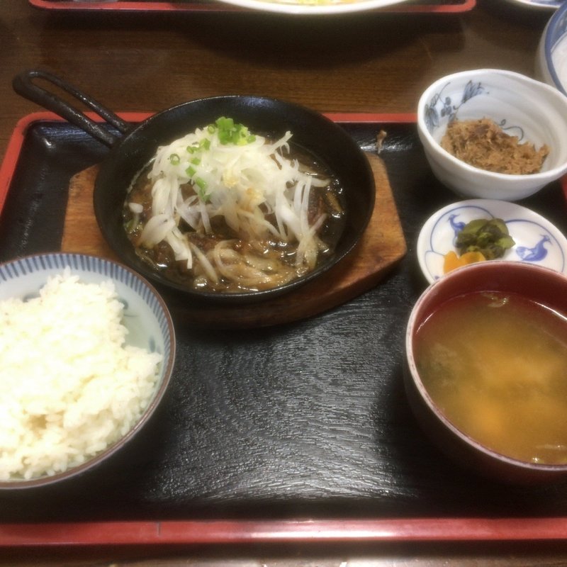 まぐろほほ肉ステーキ定食(食事処かどや )