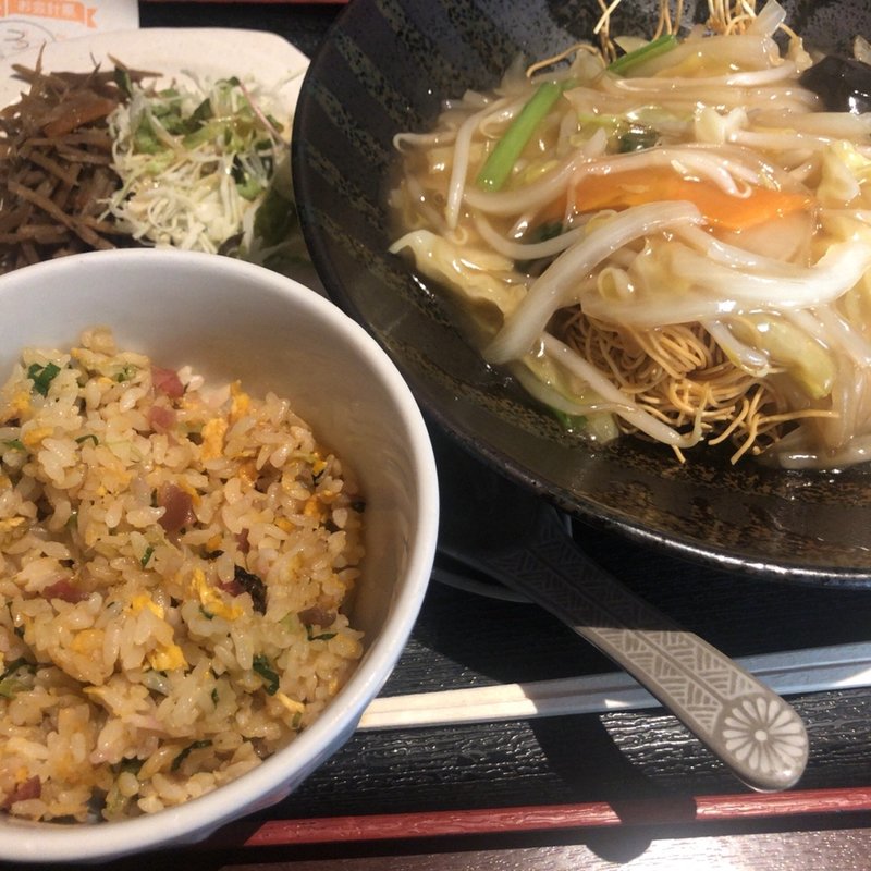 揚げそば&梅炒飯(中国酒菜 凛 （チュウゴクシュサイ リン）)