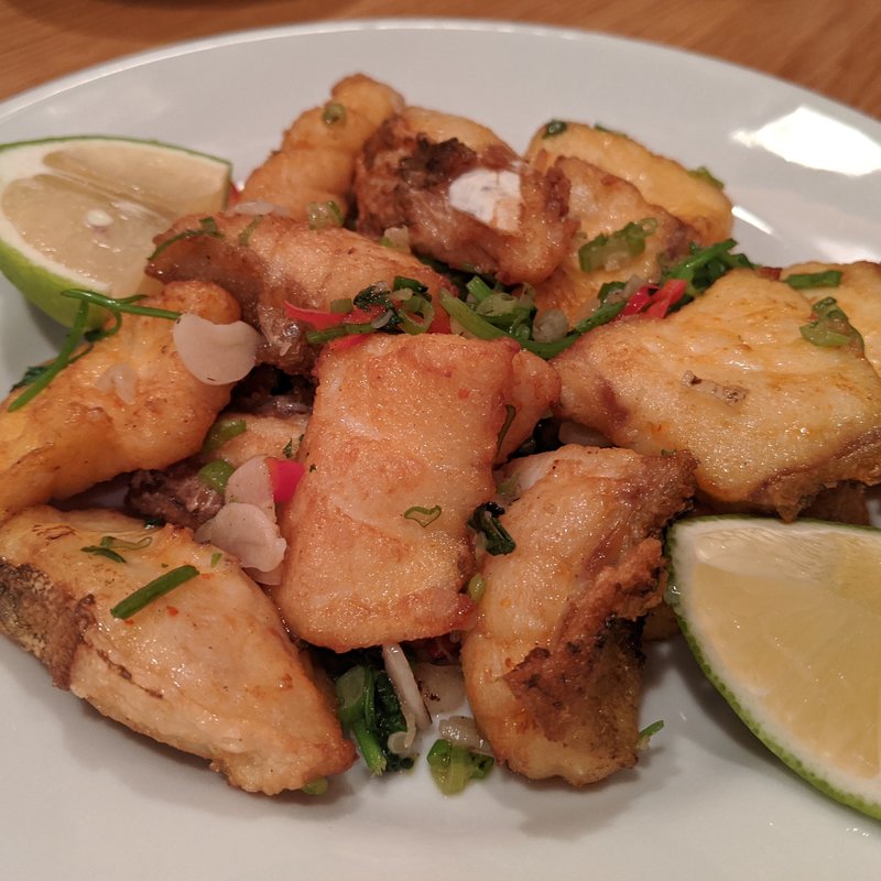 チャイロマルハタの唐揚げ(サエキ飯店)