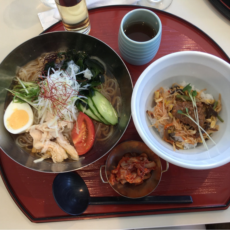 冷やし中華風冷麺とミニビビンバ(習志野カントリークラブ　キング＆クイーンコース)