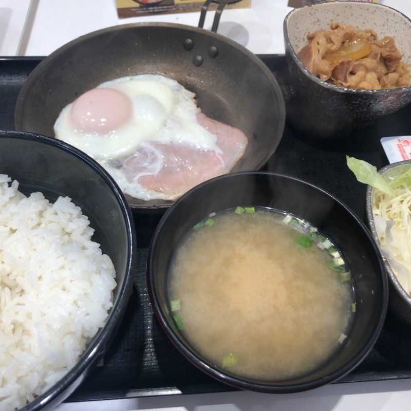 ハムエッグ牛小鉢定食(吉野家 原宿竹下口店)