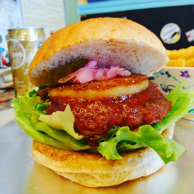 スモーキーバーベキューバーガー＋パイナップル(PEDRO'S BURGER)