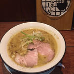 濃厚鶏白湯ラーメン(麺屋ほぃ )