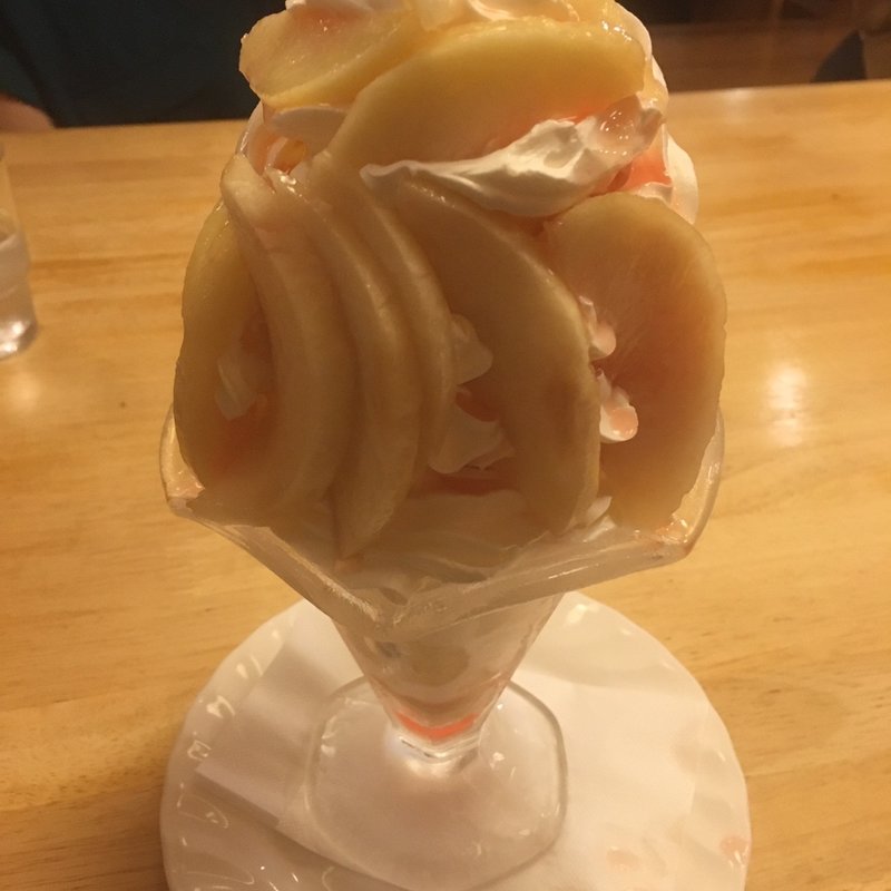 季節のパフェ(桃のパフェ)(もん吉)